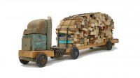Camión con troncos
